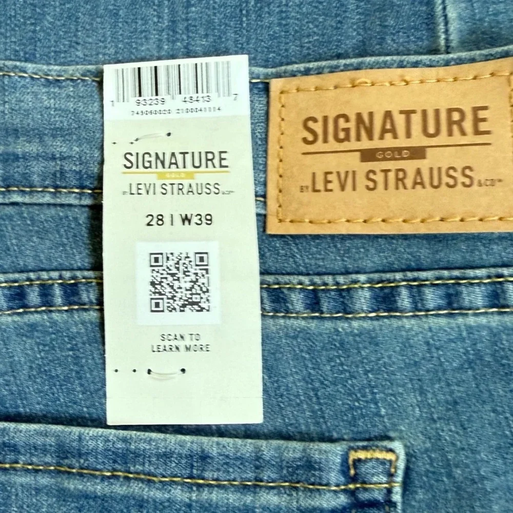 Signature Levi Strauss Gold Label Womens Mid Rise Capri Jeans Blue 28 W39 NEW